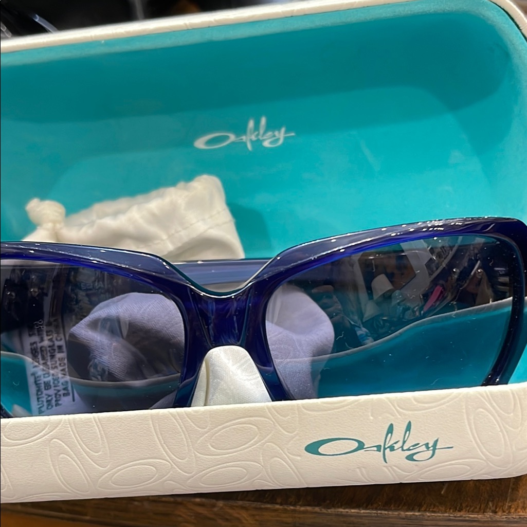 Bnwb Oakley Blue Sunglasses